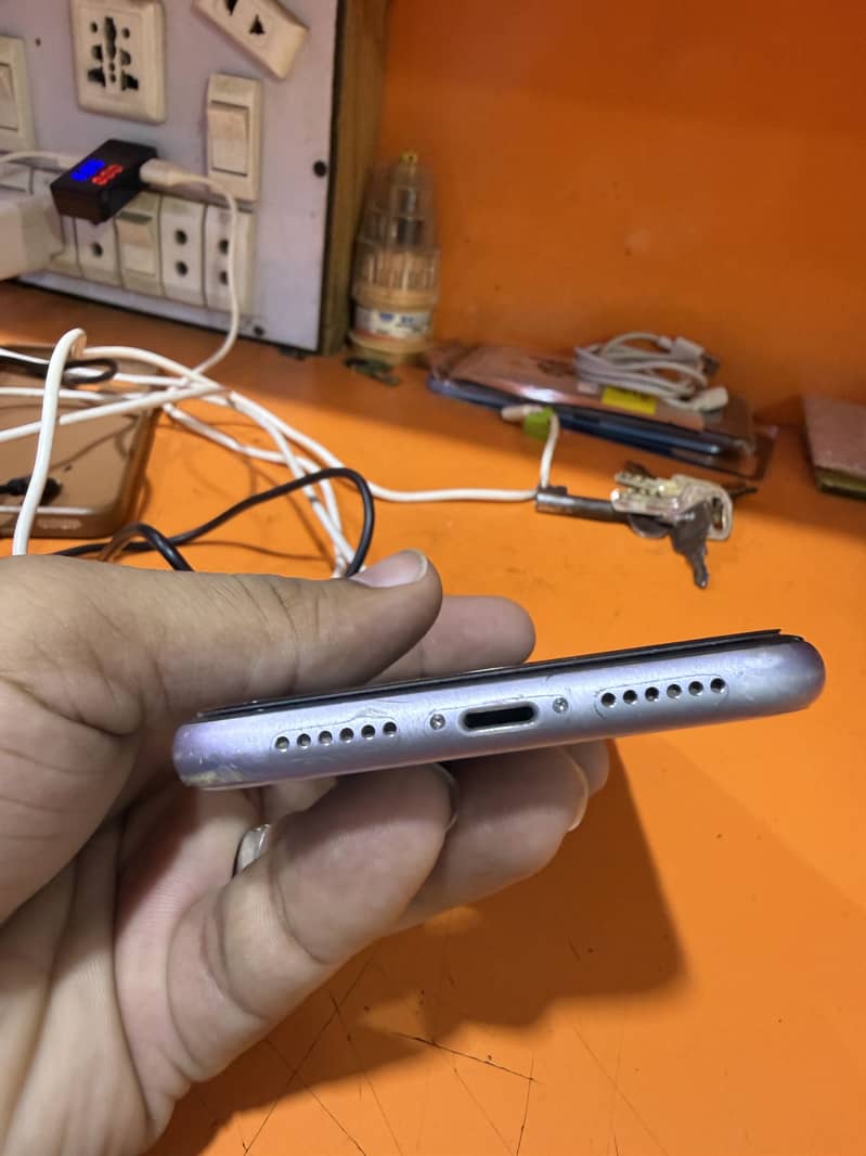 Apple iPhone 11 6
