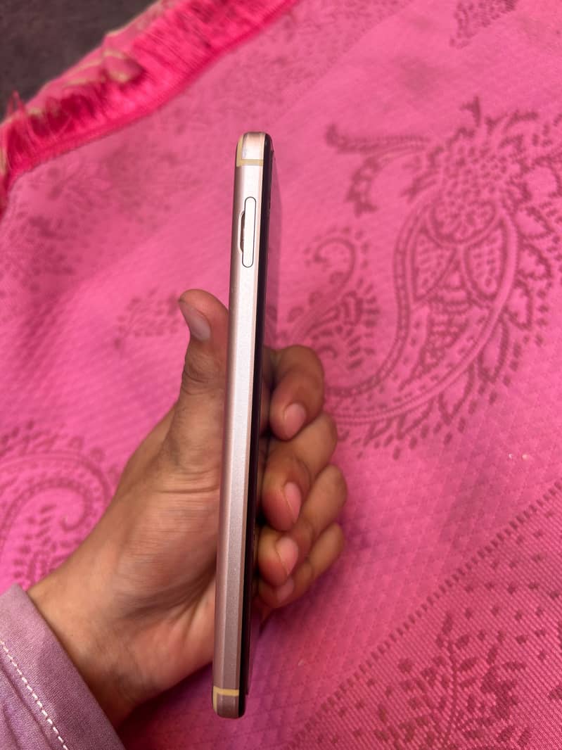 Sharp Aquos Sense 5 4