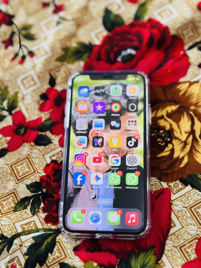 Apple iPhone Xs 3