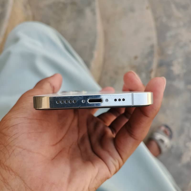 Apple iPhone 12 Pro 1