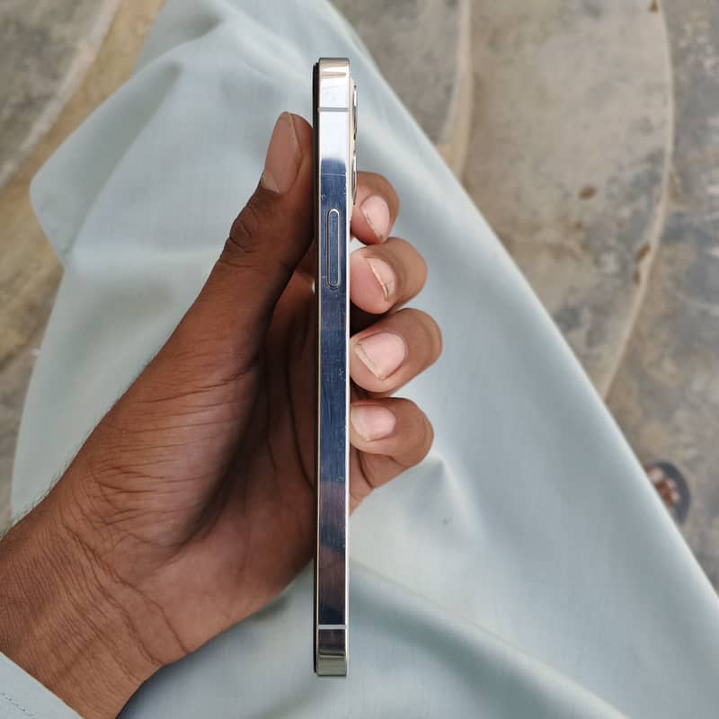 Apple iPhone 12 Pro 3