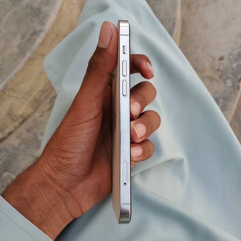 Apple iPhone 12 Pro 4
