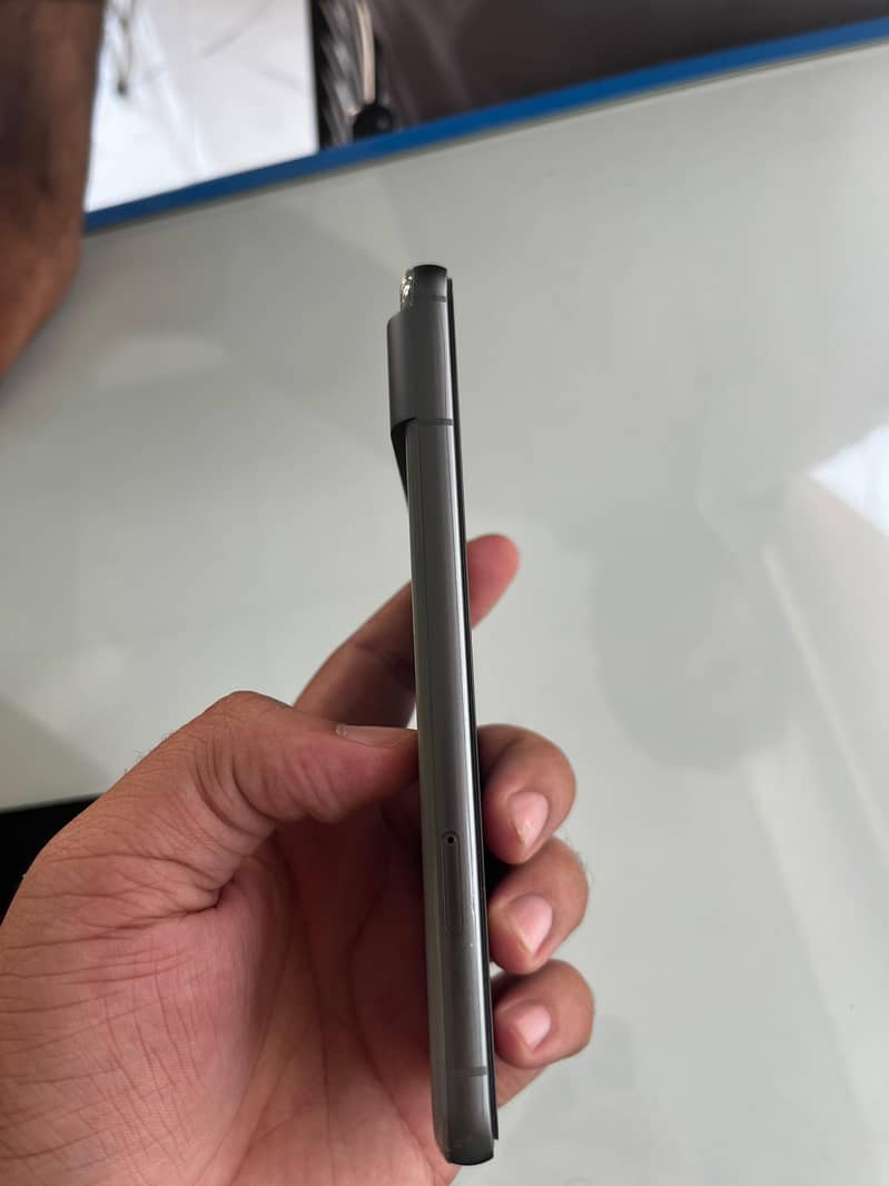 Google Pixel 8 4