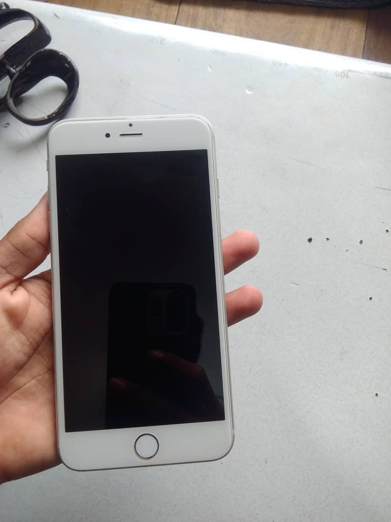 Apple iPhone 6 Plus 1