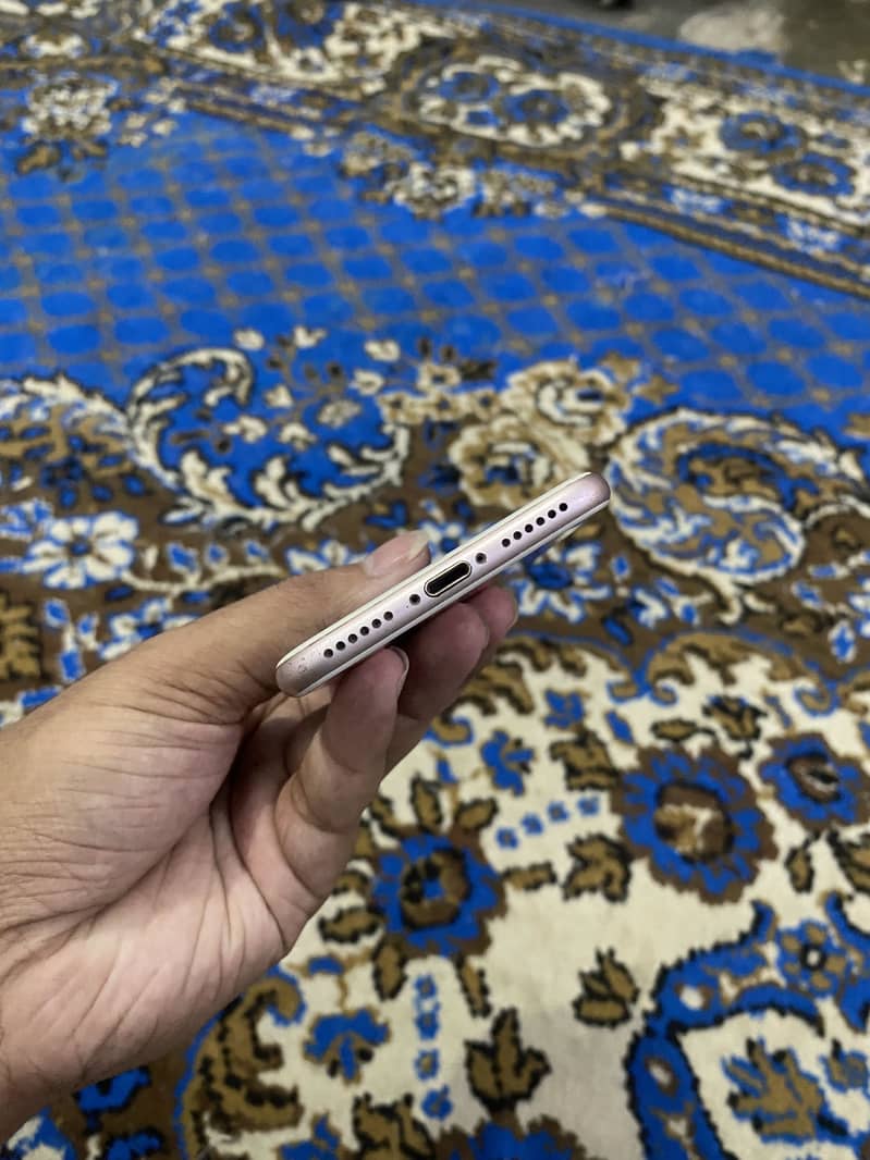 Apple iPhone 7 3