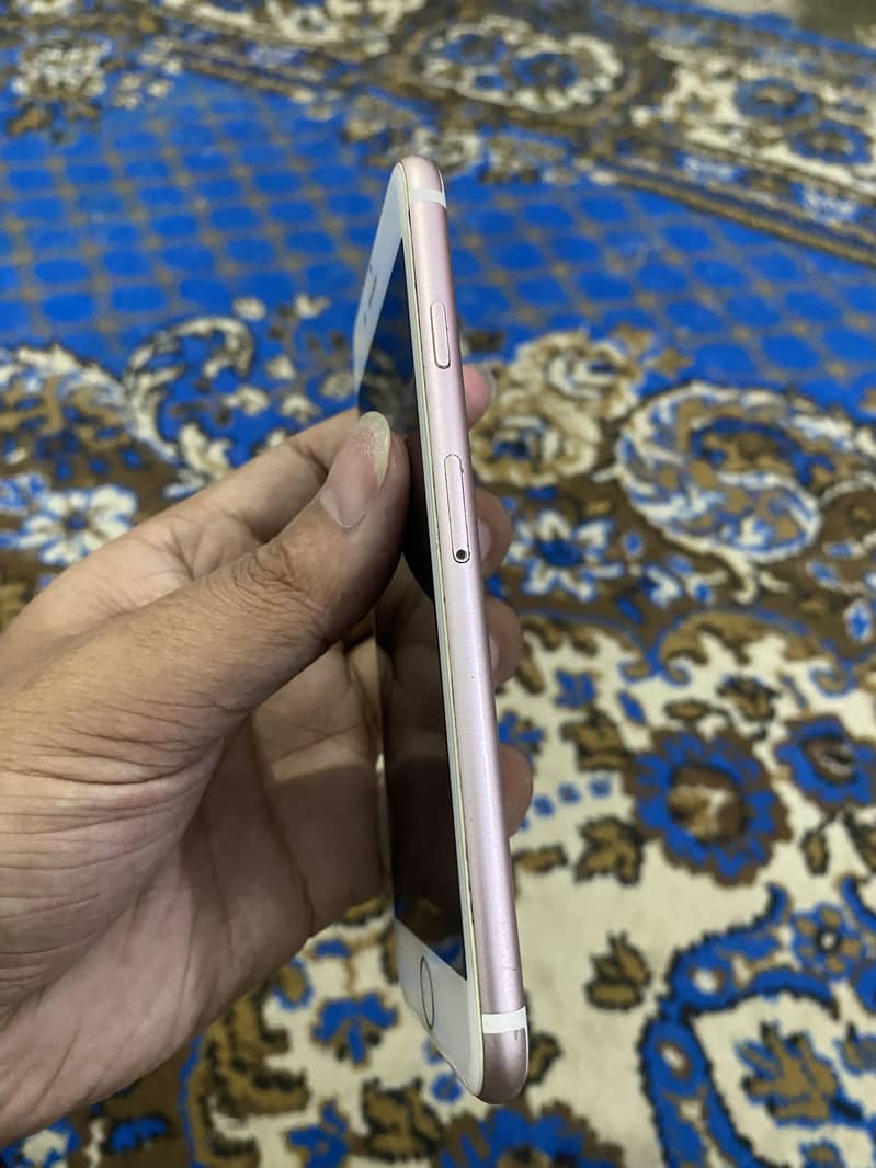 Apple iPhone 7 4