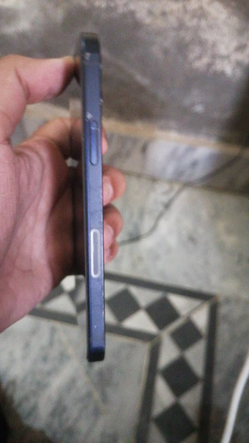 Apple iPhone 12 2