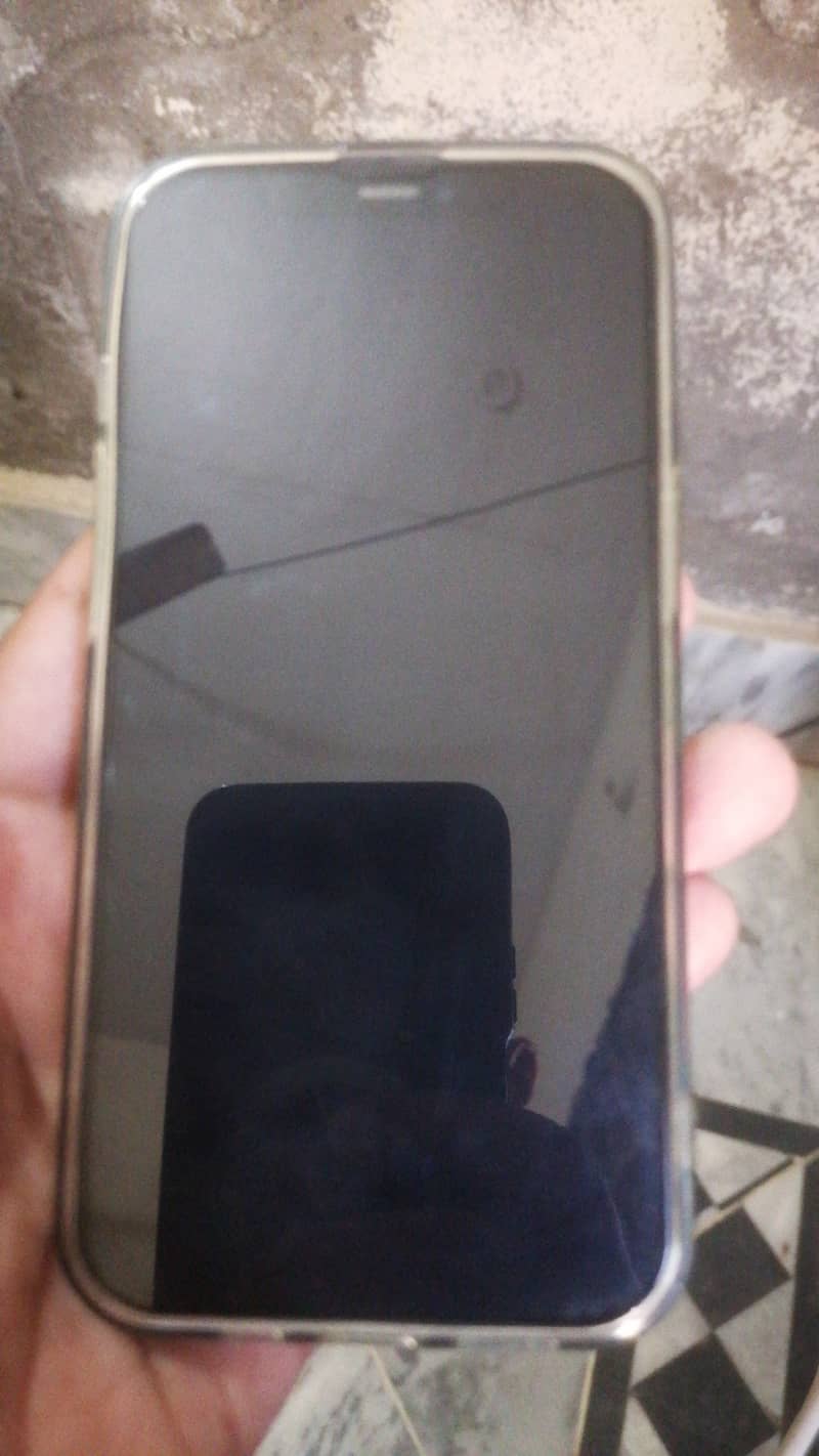 Apple iPhone 12 4