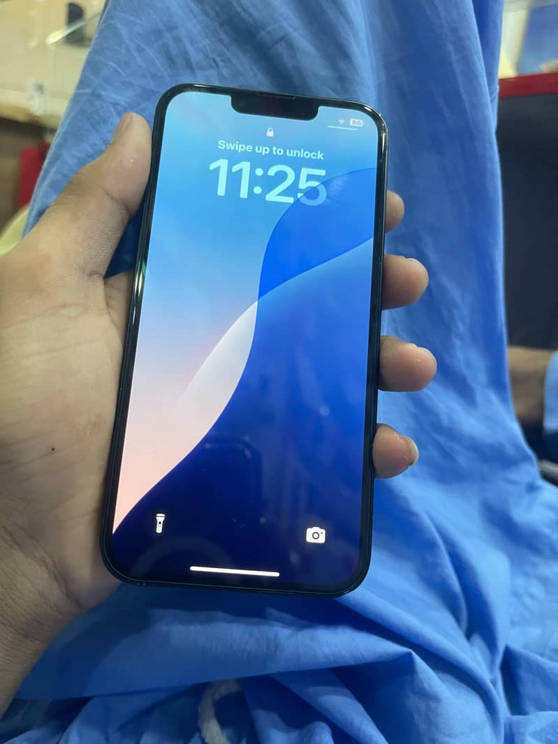 Apple iPhone 13 2