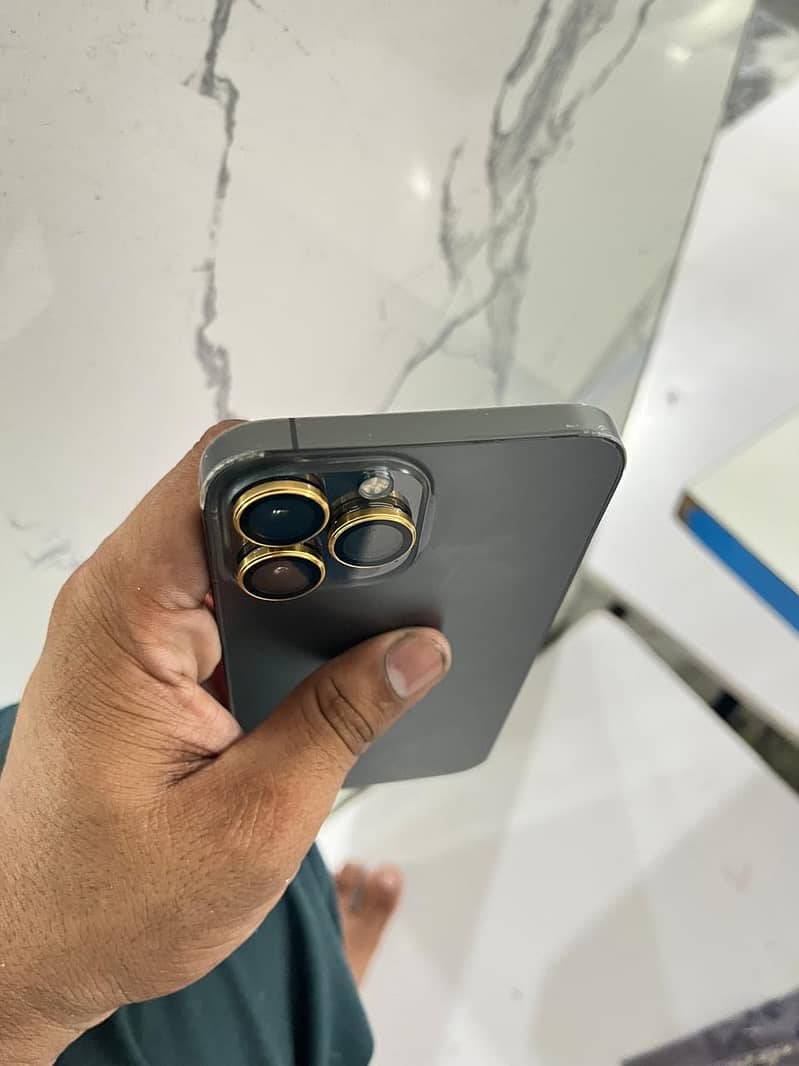 Apple iPhone 13 Pro Max 0