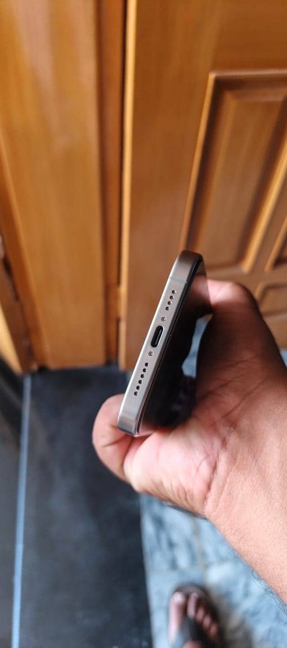 Apple iPhone 15 Pro Max 2