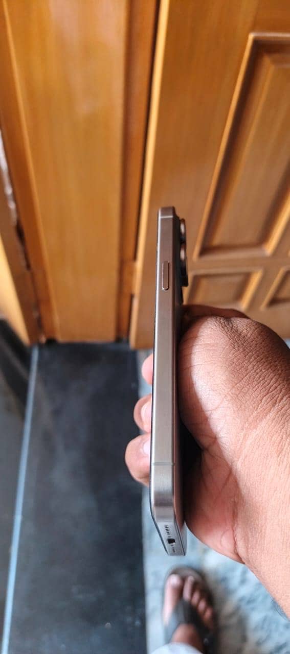 Apple iPhone 15 Pro Max 3