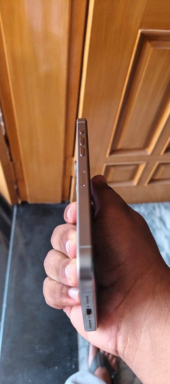 Apple iPhone 15 Pro Max 4