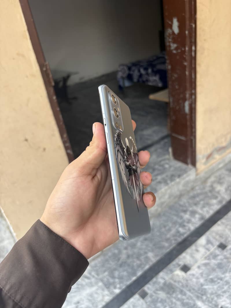 Oneplus 9 Pro 4