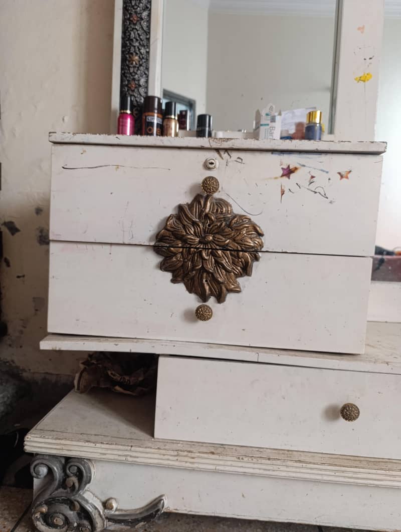 dressing table 0