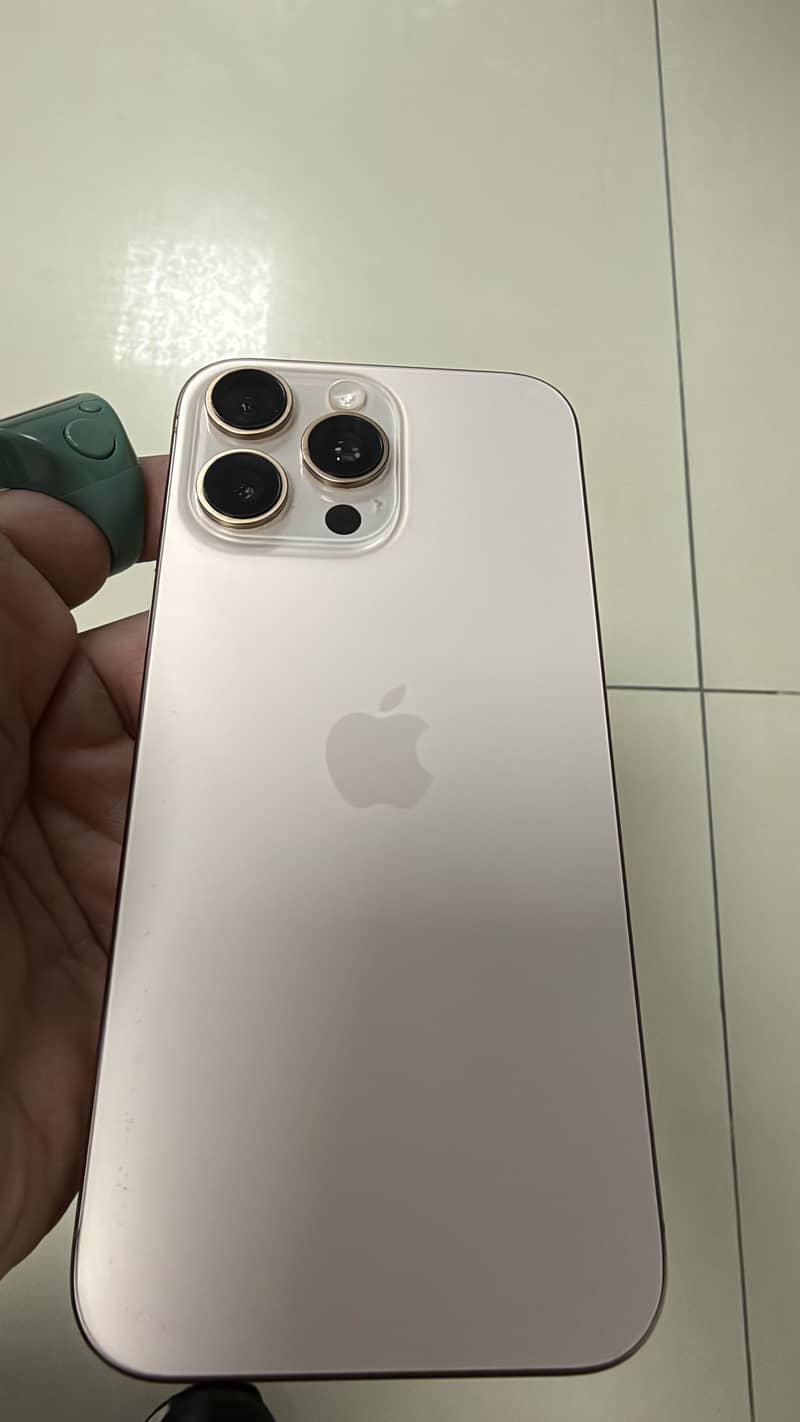 Apple iPhone 16 Pro Max 1