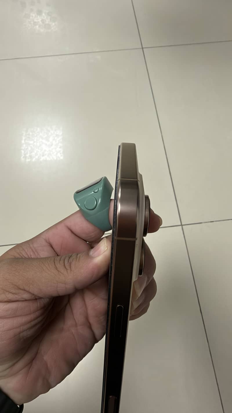 Apple iPhone 16 Pro Max 3