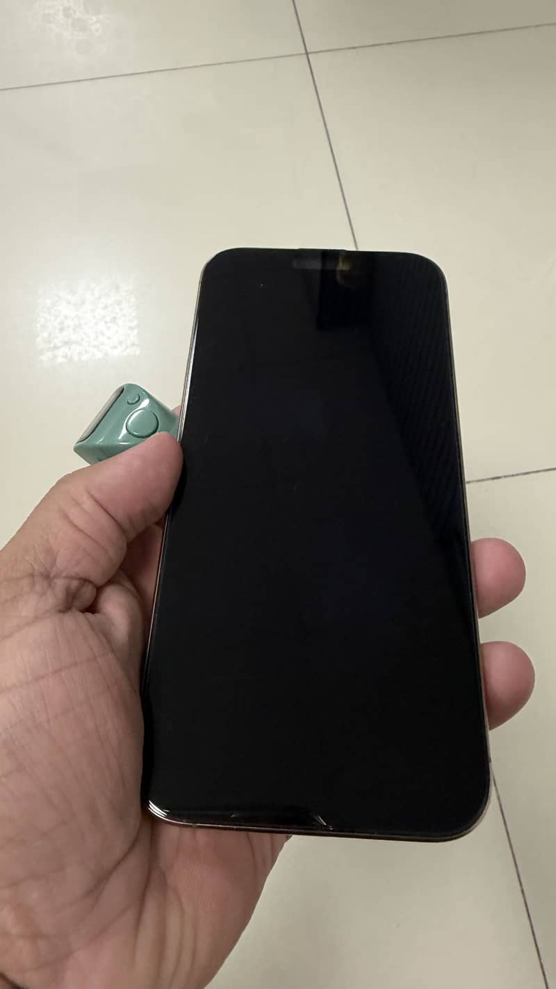 Apple iPhone 16 Pro Max 0