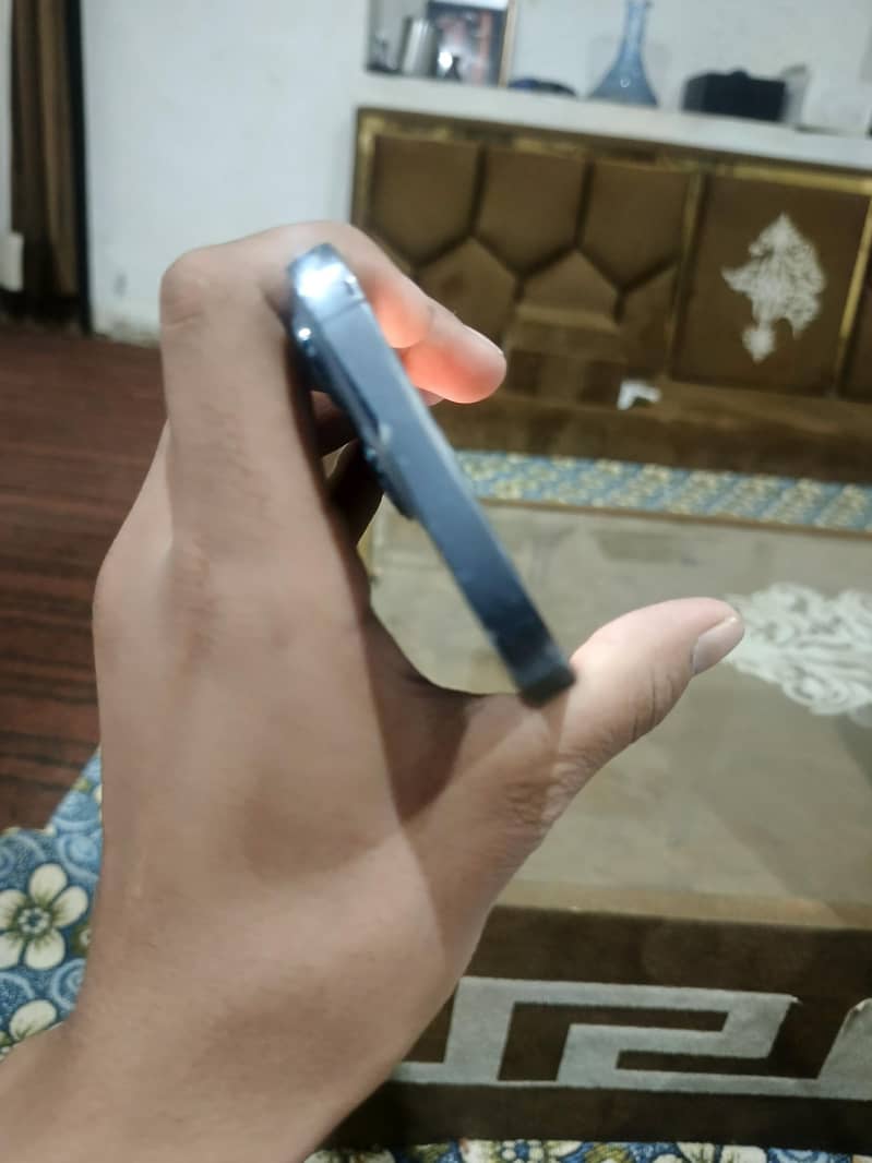 Apple iPhone 13 Pro 4