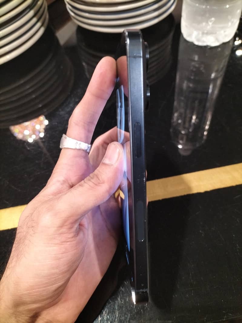 Apple iPhone 15 Pro Max 6