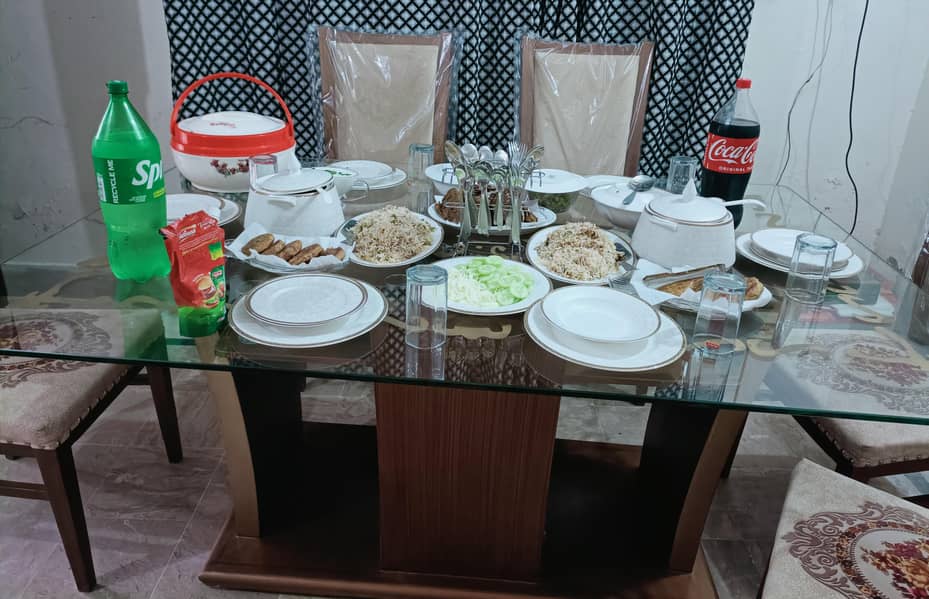 Dining Table 0