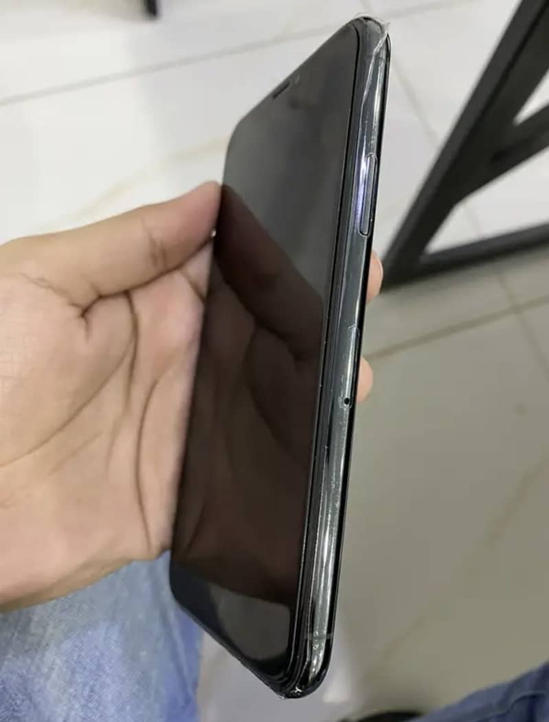 Apple iPhone 11 Pro 1