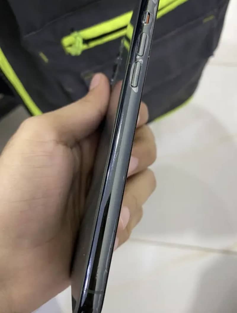Apple iPhone 11 Pro 2