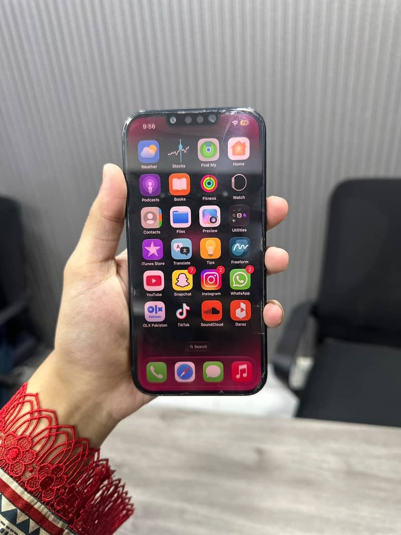 Apple iPhone 13 10