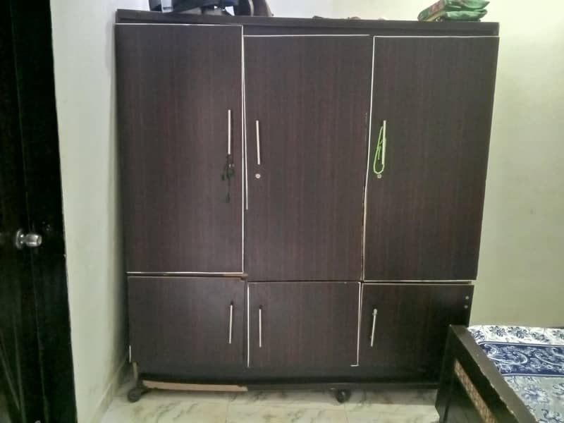 3 door wardrobe 0