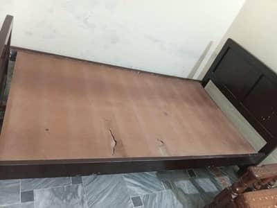 Single bed Avalaible for sale