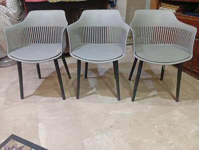 interwood wooden chair-plastik bese Excellent condition 6 months used