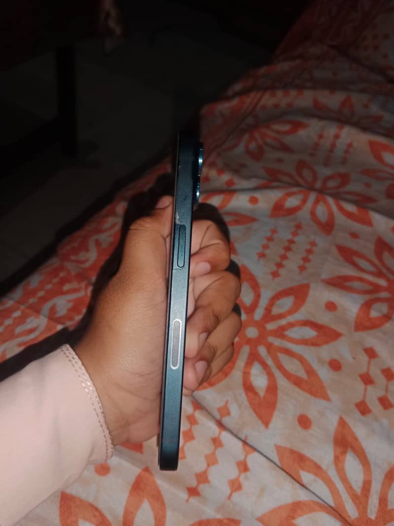 Apple iPhone 13 2