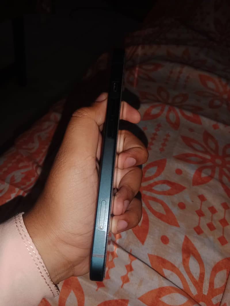 Apple iPhone 13 4