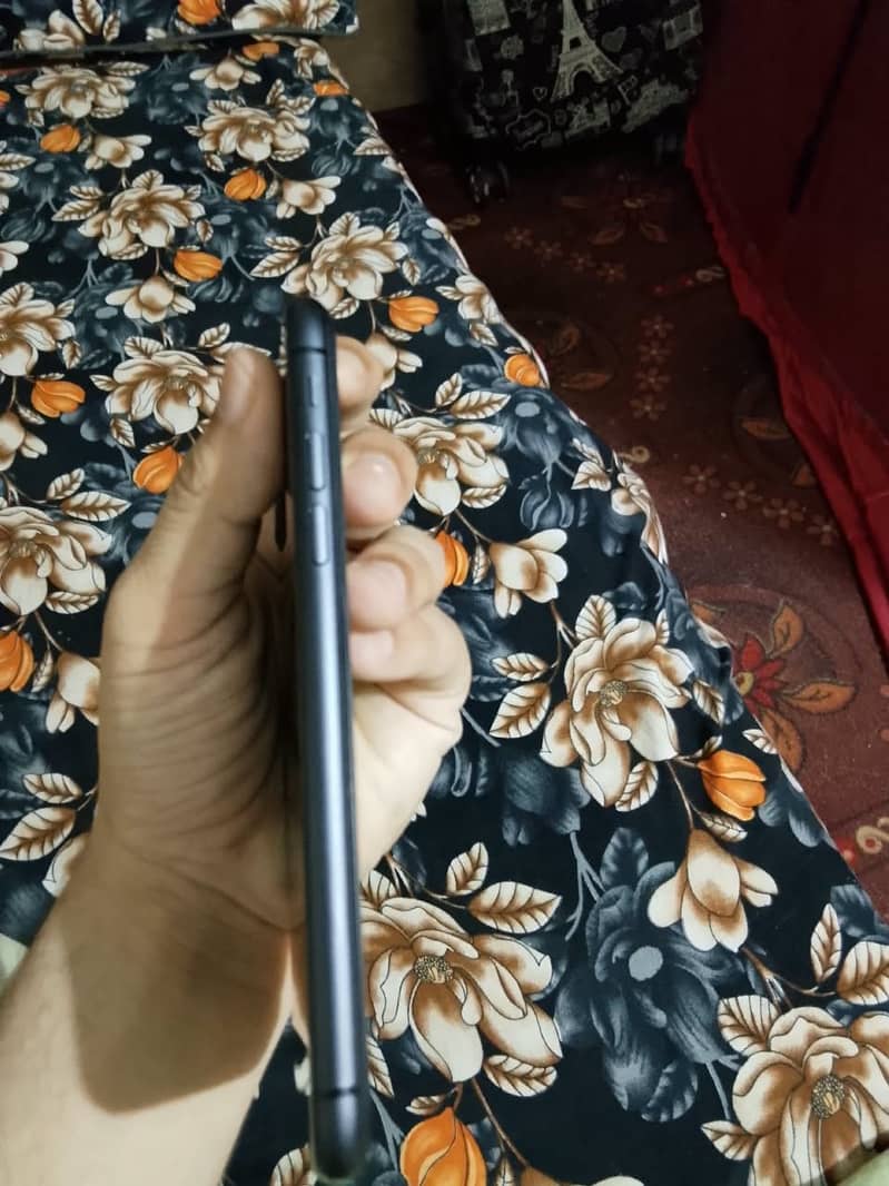 Apple iPhone 11 6