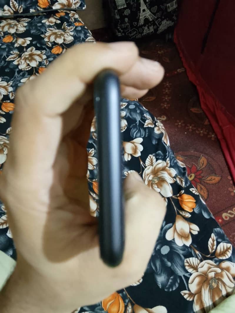 Apple iPhone 11 7