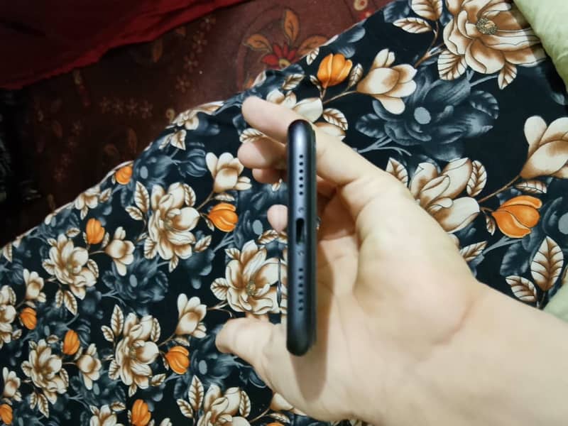 Apple iPhone 11 9