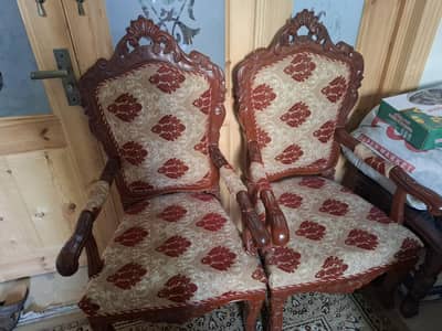 Beautiful 2 Chairs Set & 1 Table – Excellent Condition