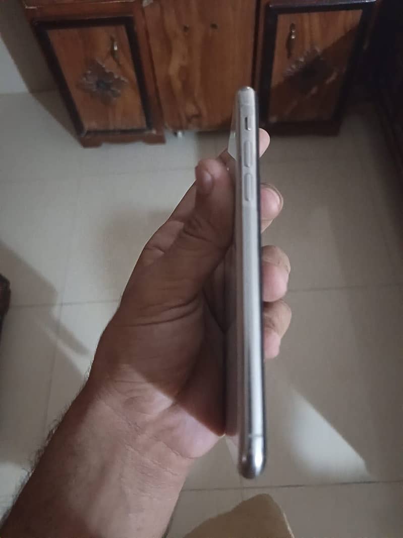 Apple iPhone X 3