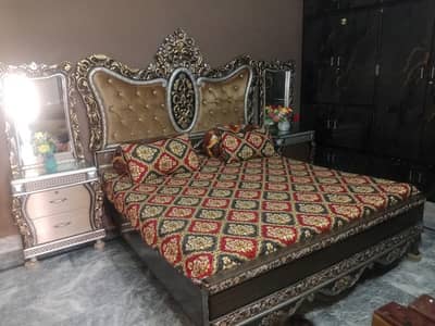 bed or sides table and Shanghar maiaz