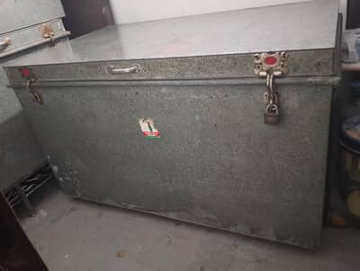 Trunk iron peti heavy duty