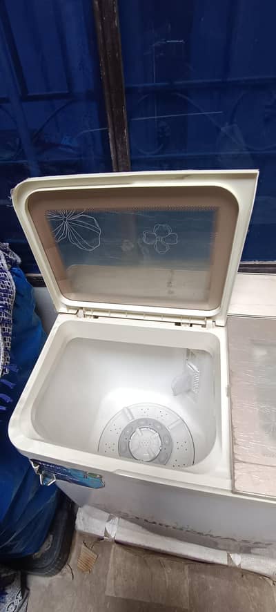 Washing Machine with dryer (Kenwood)