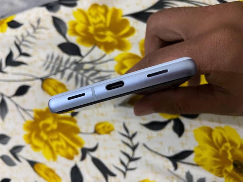 Google Pixel 7a 5