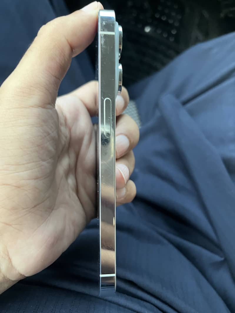 Apple iPhone 14 Pro 2