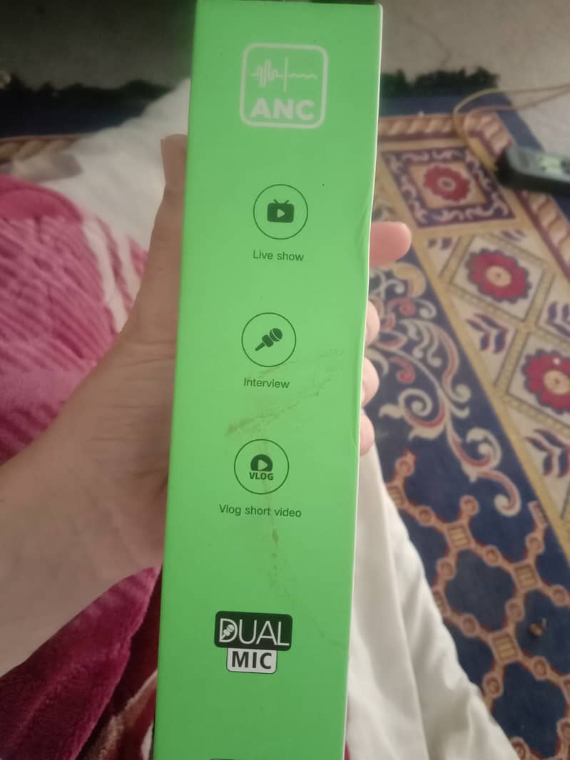 Bulk's Wireless MicroPhone 9