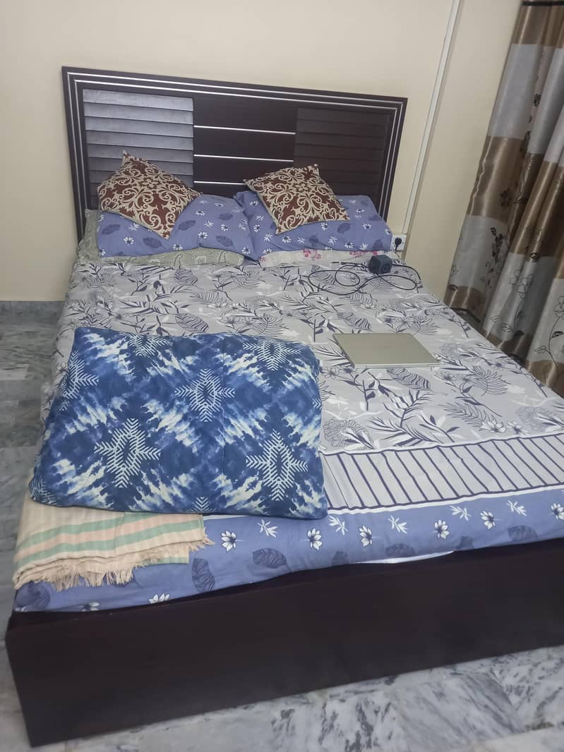 Bed with mattress 0