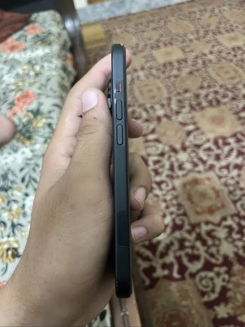 Apple iPhone 15 4