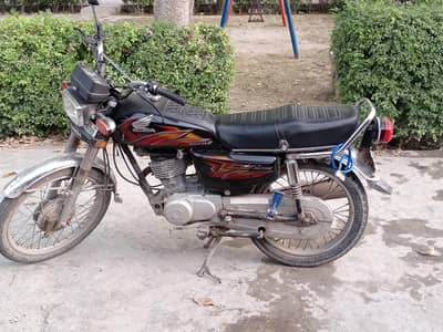 Honda 125 bike total genuine good condition black colour