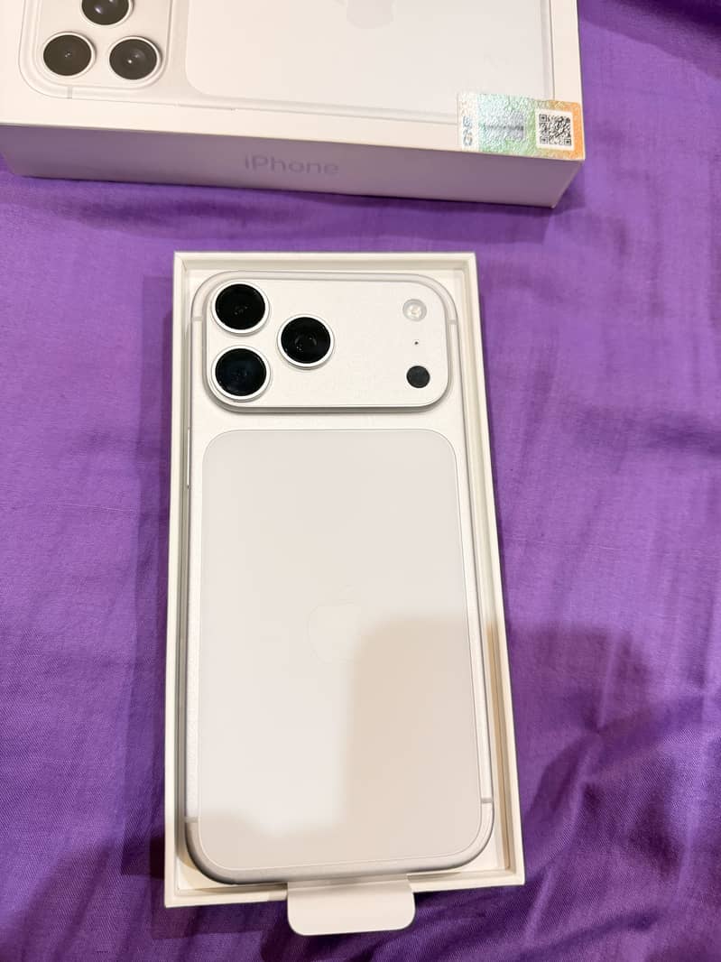 Apple iPhone 17 Pro Max 5