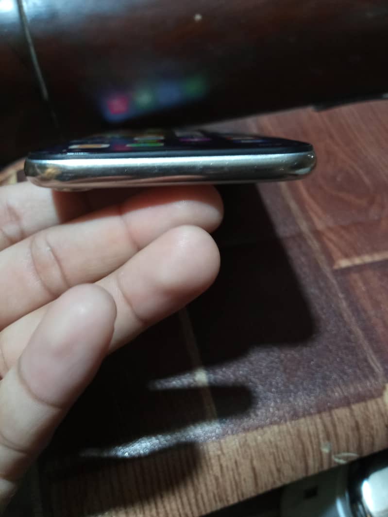 Apple iPhone X 4
