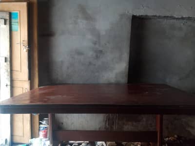 dining table in 10/10 condition